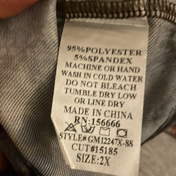 Gemstone Multicolor Graphic Sheet Top - Picture 4 of 5